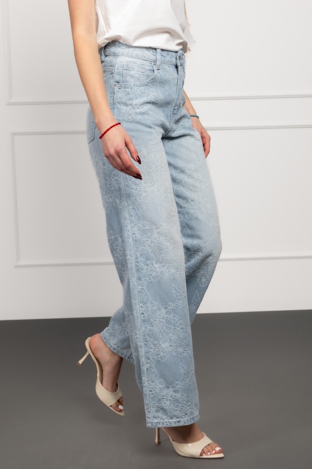 Traperice za proljeće: top modeli u svijetlim tonovima