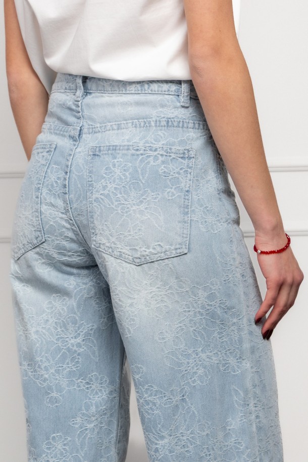 Traperice za proljeće: top modeli u svijetlim tonovima