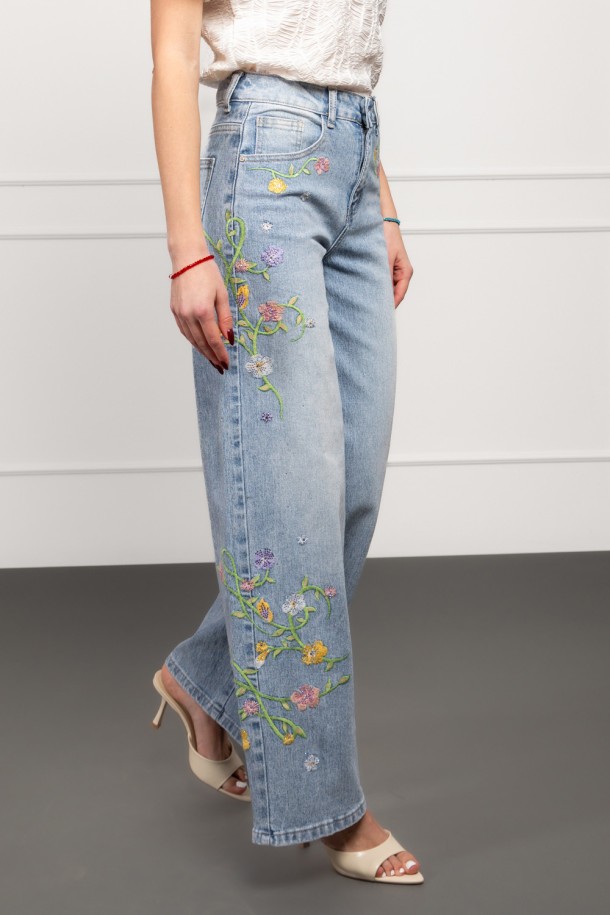 Traperice za proljeće: top modeli u svijetlim tonovima