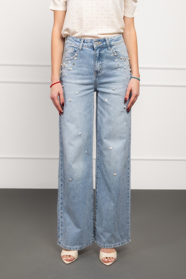 Traperice za proljeće: top modeli u svijetlim tonovima