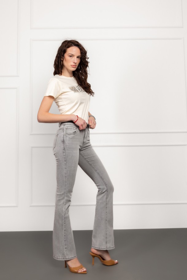 Traperice za proljeće: top modeli u svijetlim tonovima