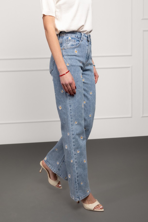 Traperice za proljeće: top modeli u svijetlim tonovima